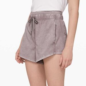 Lululemon Inner Glow Shorts 3” Size 6